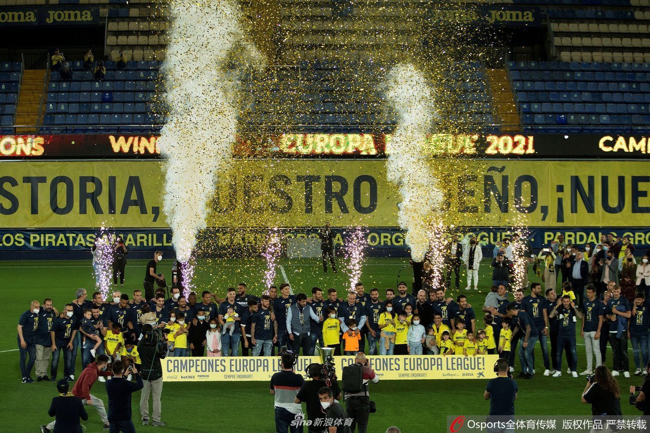 比利亚雷亚尔巡游庆祝夺得欧联杯