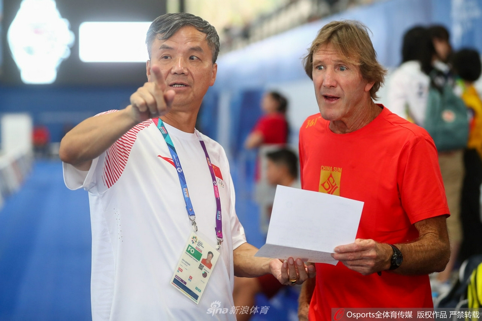 中国游泳队教练员朱志根