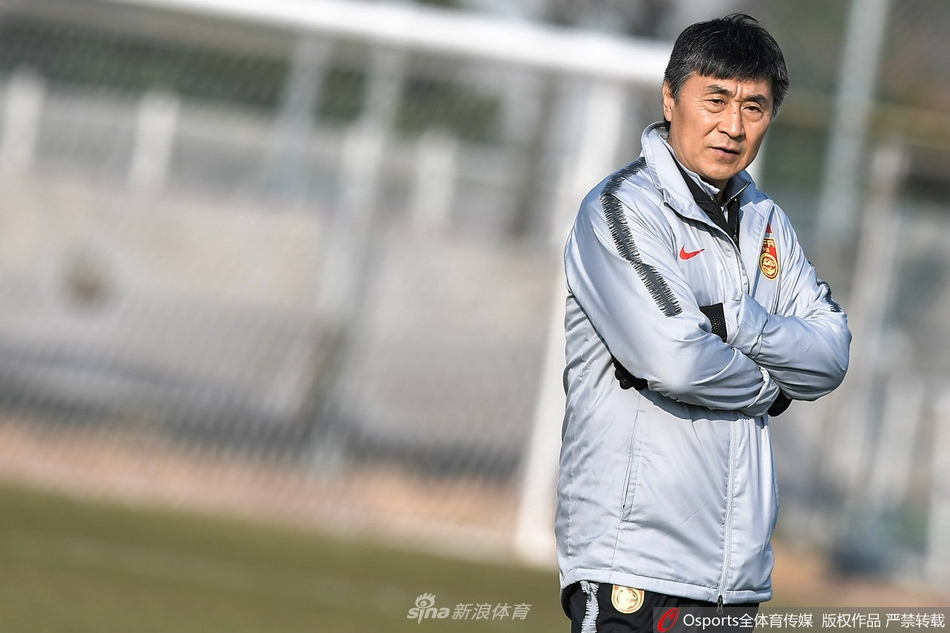 中国女足主教练贾秀全