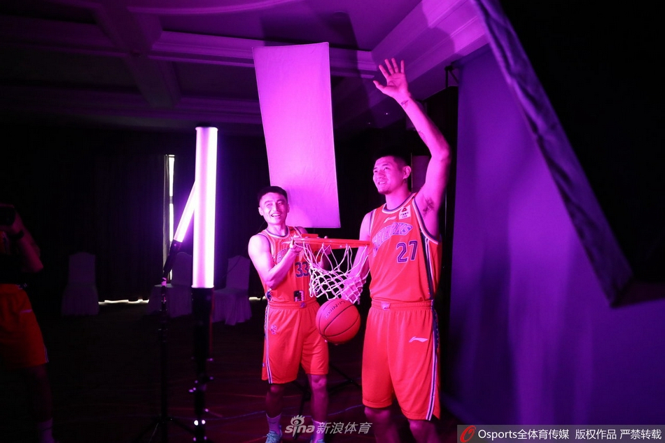 上海久事队官方写真拍摄花絮