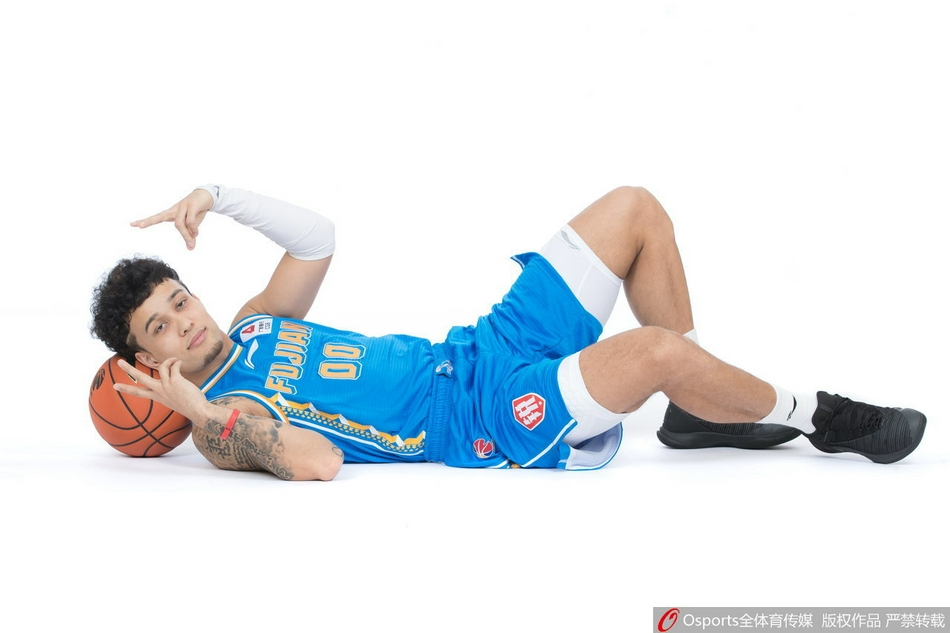 福建浔兴股份队拍摄写真