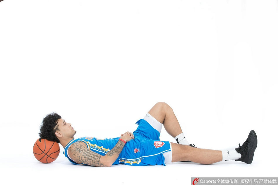 福建浔兴股份队拍摄写真