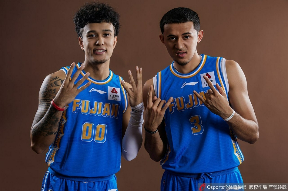 福建浔兴股份队拍摄写真