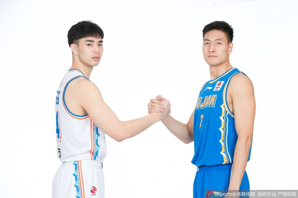 福建浔兴股份队拍摄写真