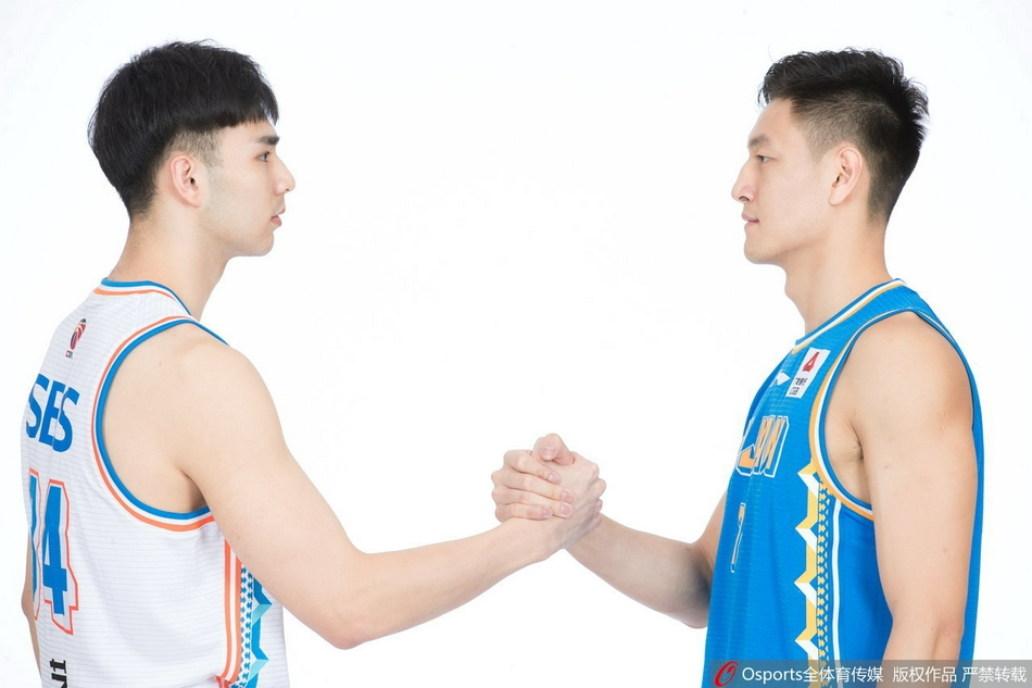 福建浔兴股份队拍摄写真