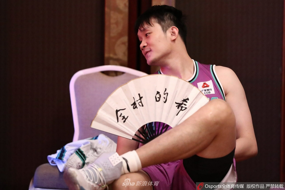 山东高速队官方写真拍摄花絮 丁彦雨航正式回归