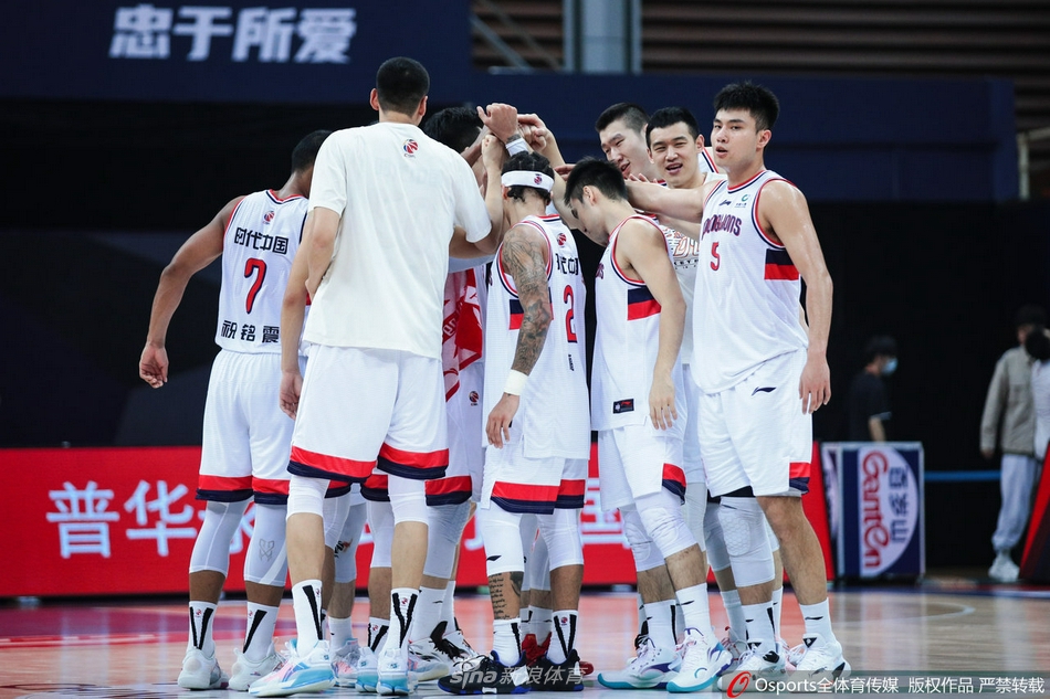 [CBA联赛]广州123：105胜新疆