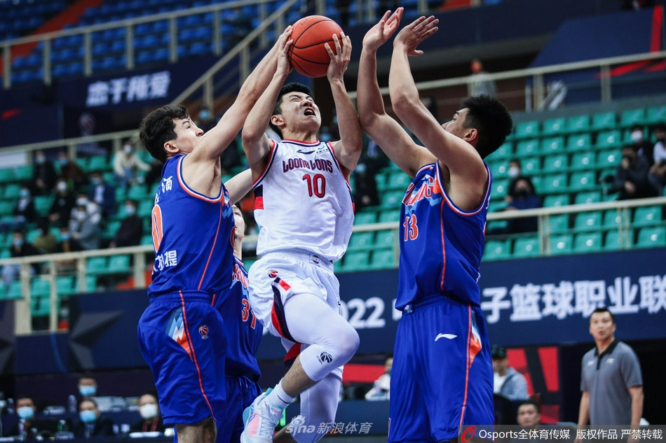 [CBA联赛]广州123：105胜新疆