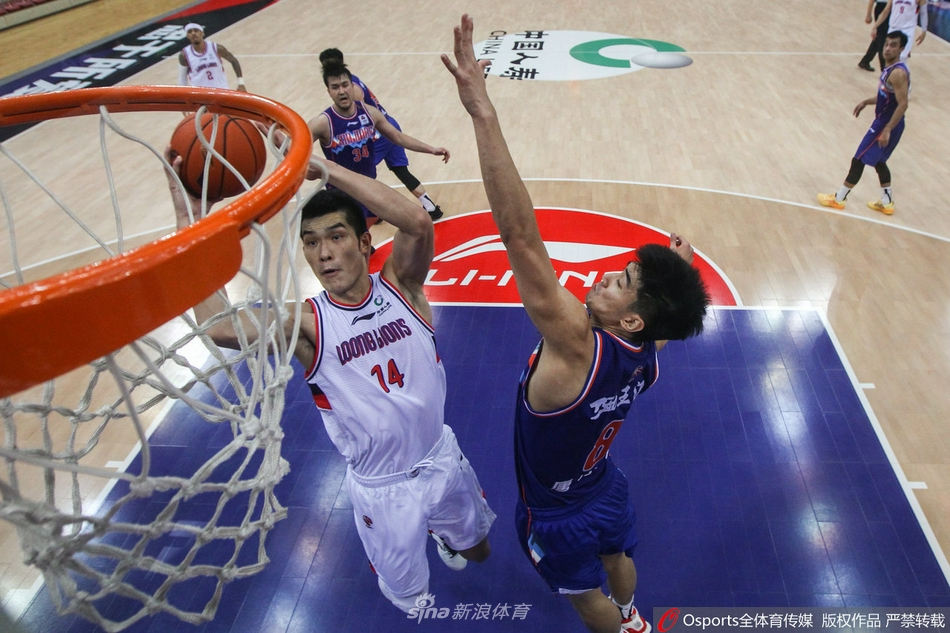 [CBA联赛]广州123：105胜新疆
