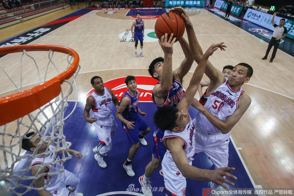 [CBA联赛]广州123：105胜新疆