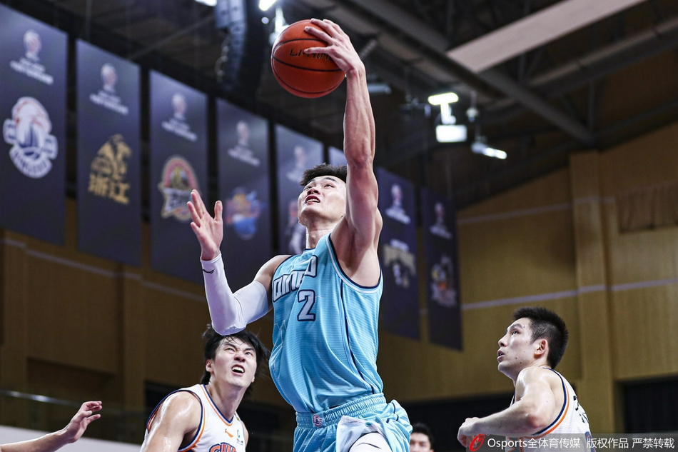[CBA联赛]上海121：88胜青岛
