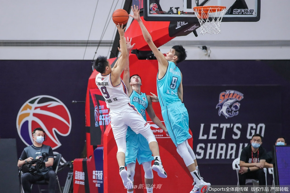 [CBA联赛]上海121：88胜青岛