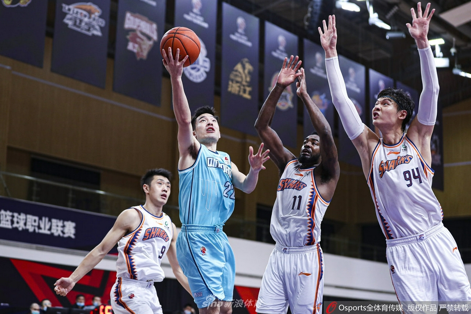 [CBA联赛]上海121：88胜青岛