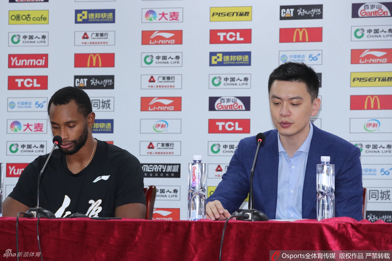 郭艾伦向裁判抱怨接连吃T 被直接驱逐出场