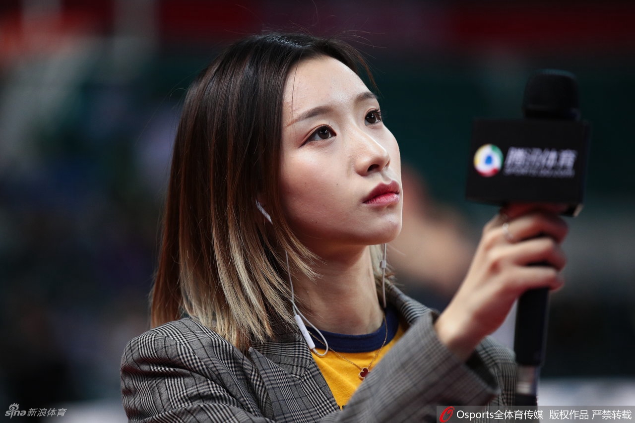 妇女能顶半边天！女记者实力与颜值并存