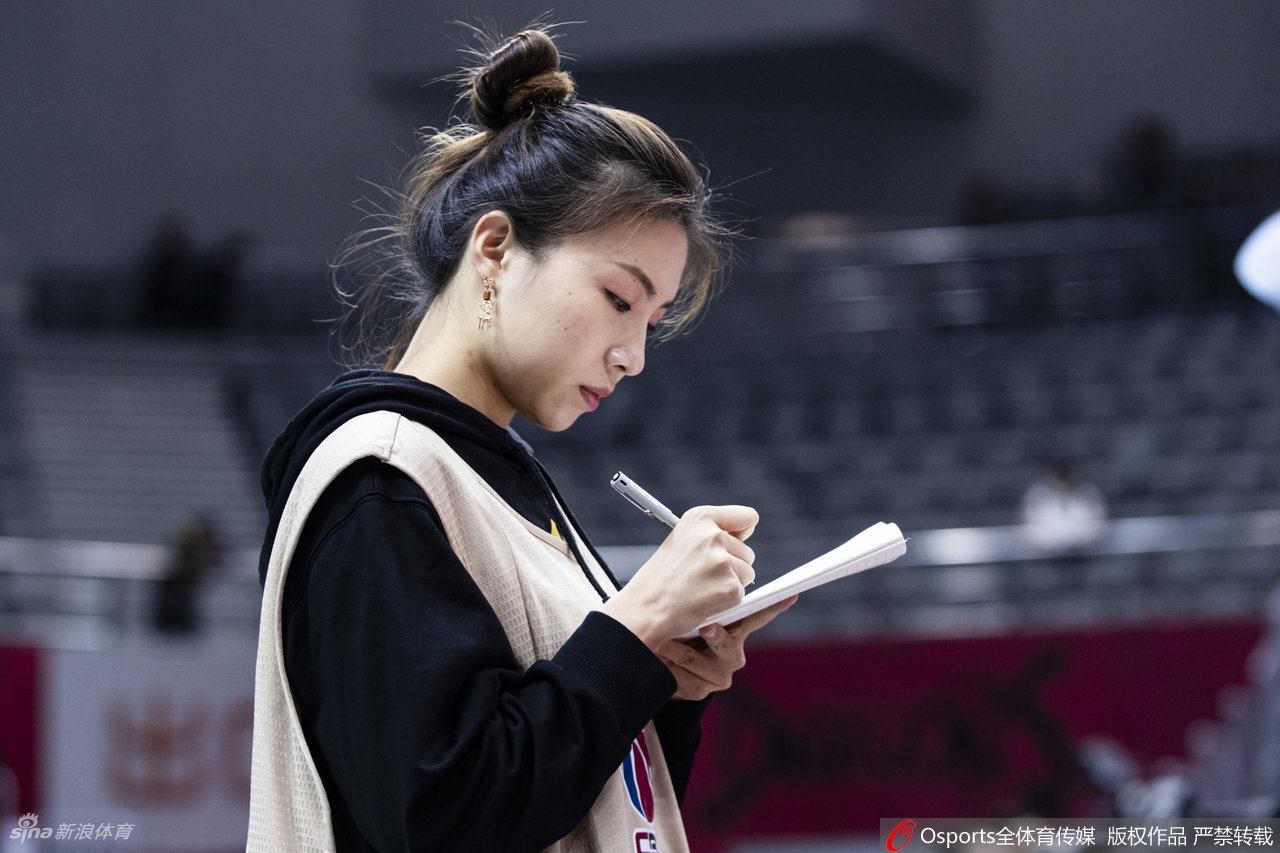 妇女能顶半边天！女记者实力与颜值并存