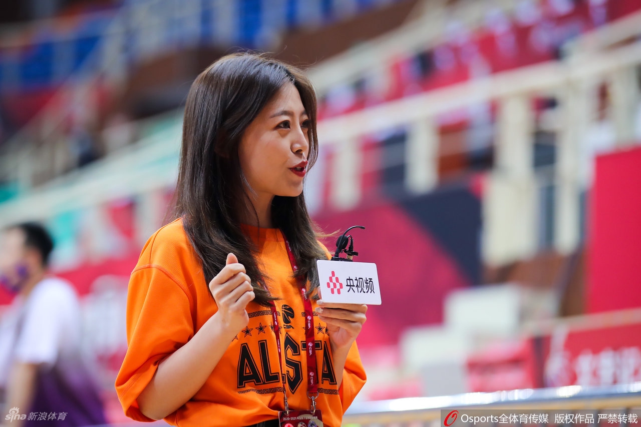 妇女能顶半边天！女记者实力与颜值并存