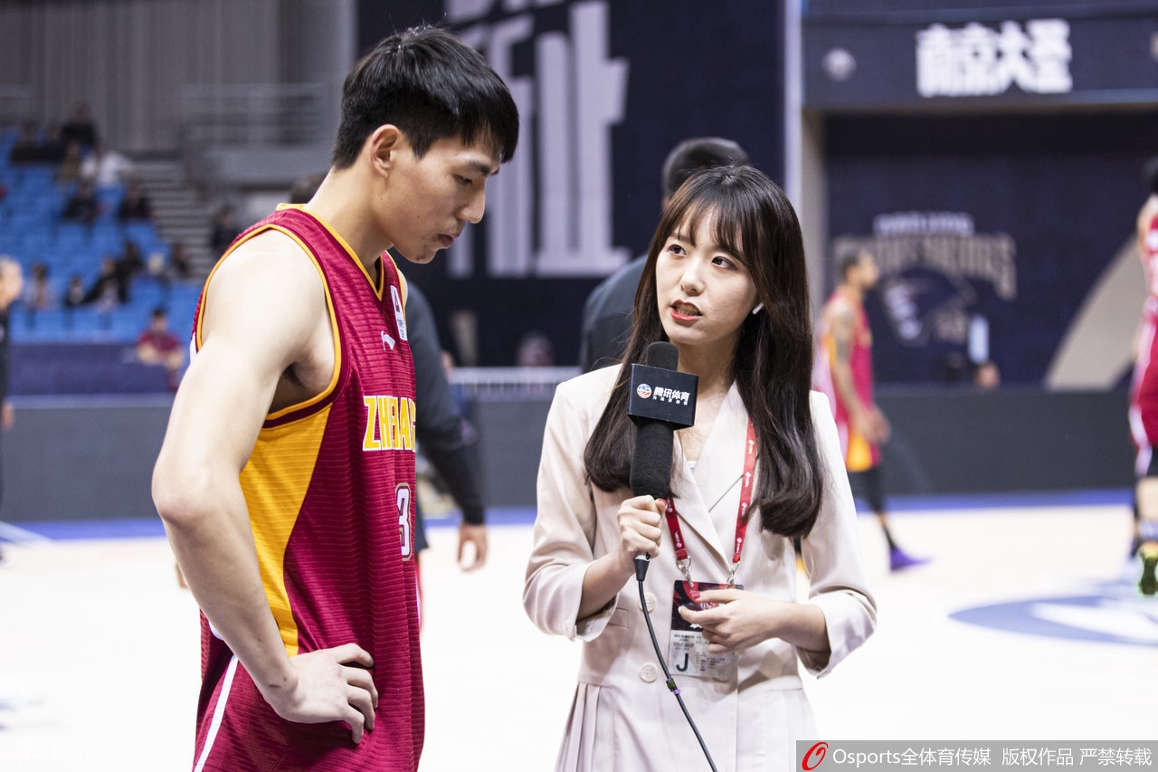 妇女能顶半边天！女记者实力与颜值并存