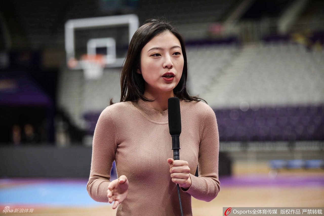 妇女能顶半边天！女记者实力与颜值并存