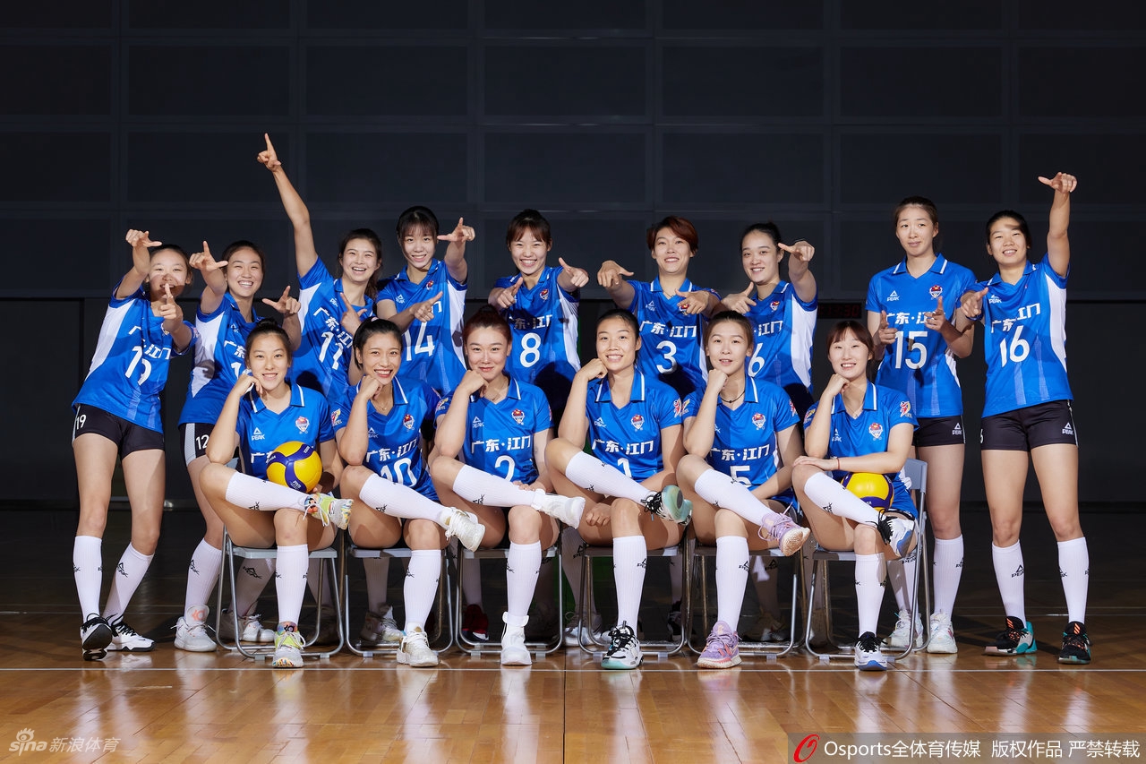 广东女排拍摄排超联赛官方写真