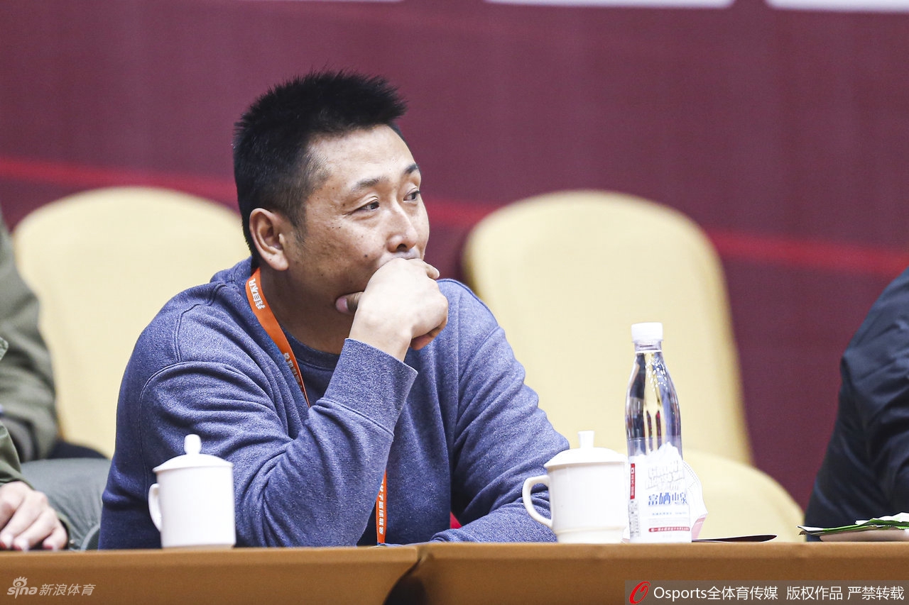 姚明领衔国家队建设委员会观战WCBA