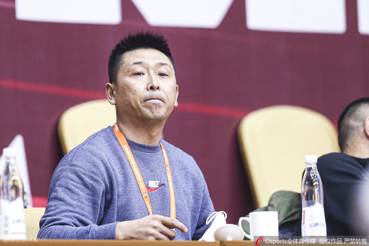 姚明领衔国家队建设委员会观战WCBA