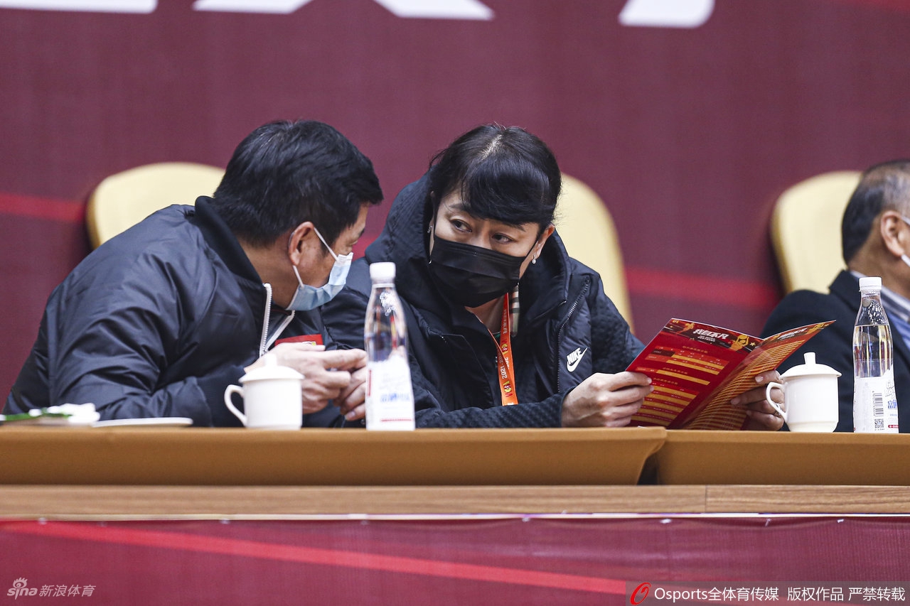 姚明领衔国家队建设委员会观战WCBA