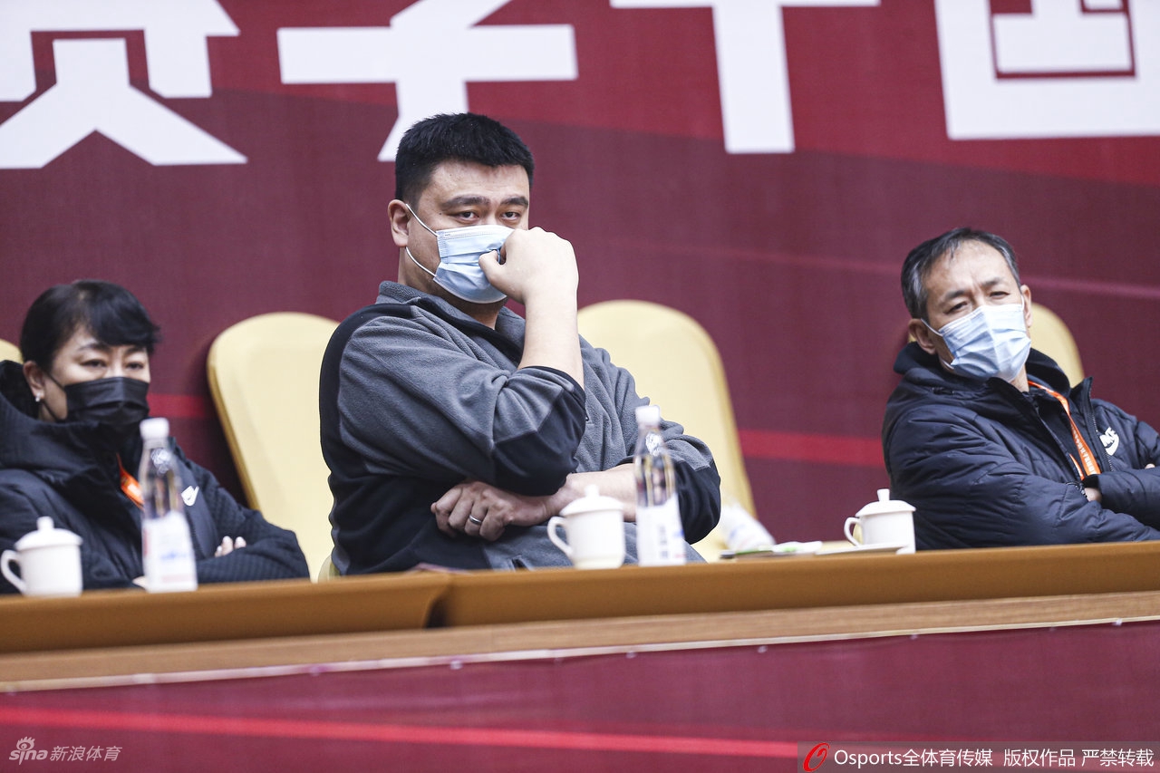 姚明领衔国家队建设委员会观战WCBA
