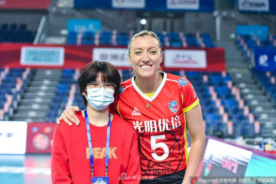 上海女排外援拉尔森让对手变迷妹