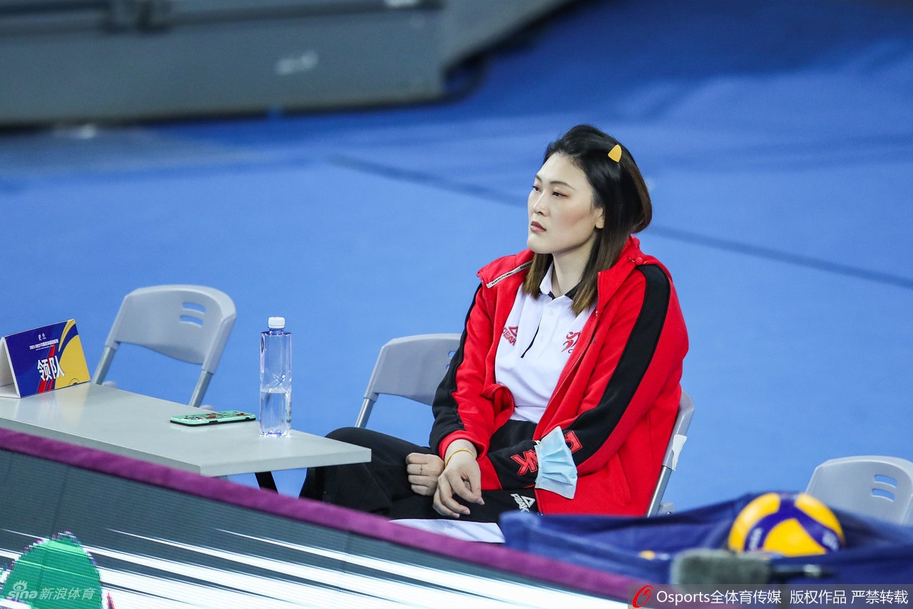 久违了！王一梅场边观战辽宁女排