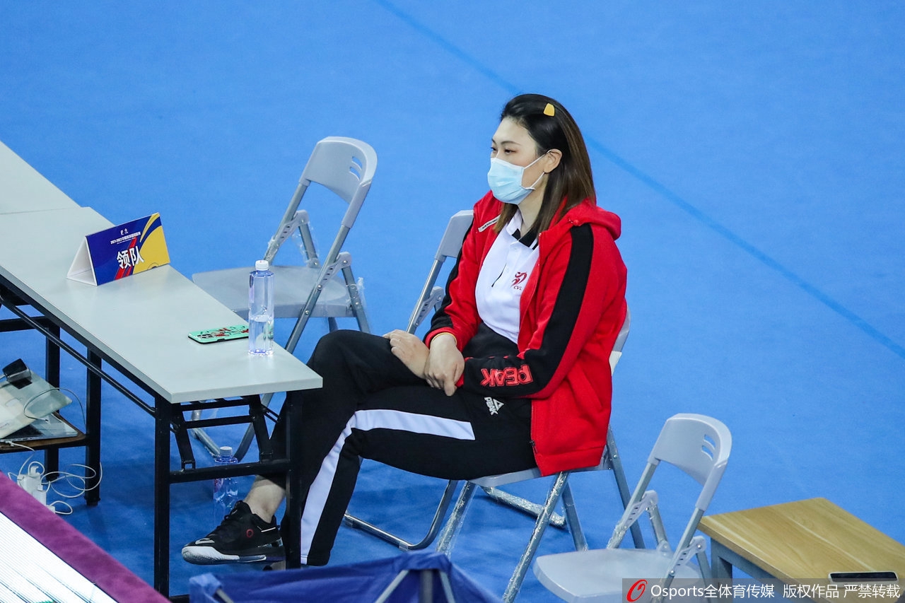 久违了！王一梅场边观战辽宁女排