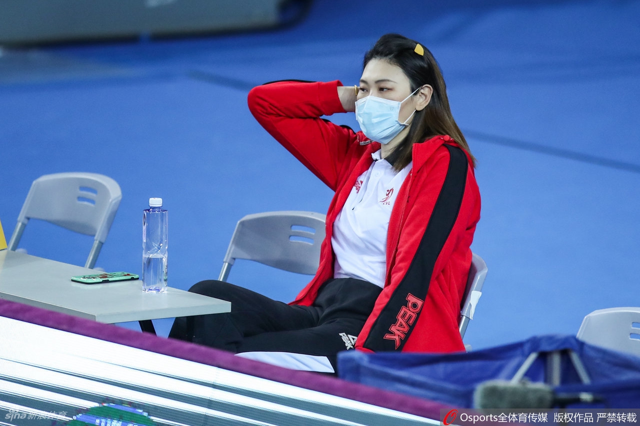 久违了！王一梅场边观战辽宁女排