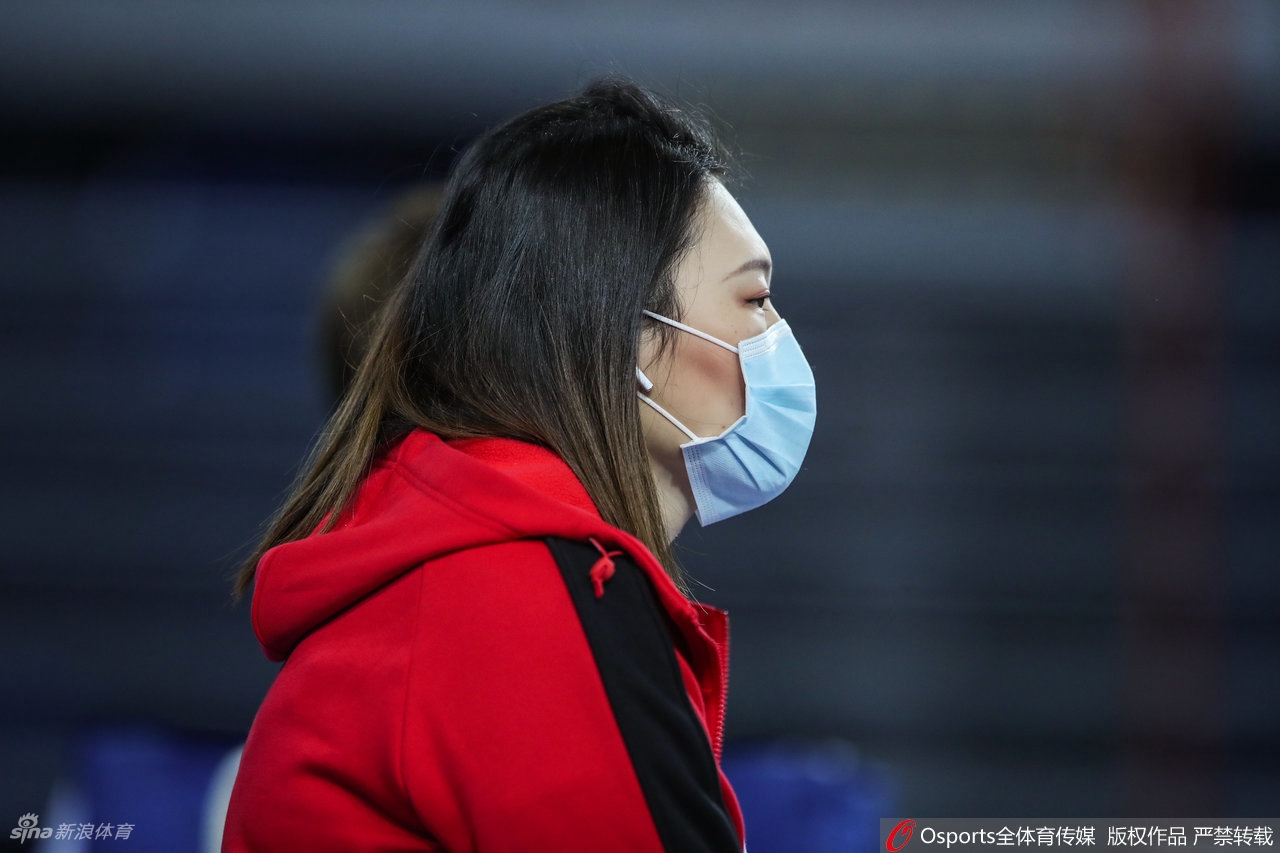 久违了！王一梅场边观战辽宁女排