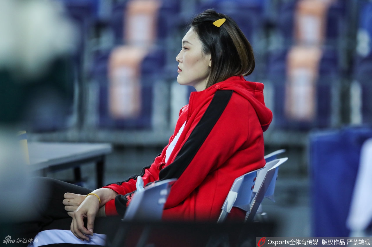 久违了！王一梅场边观战辽宁女排