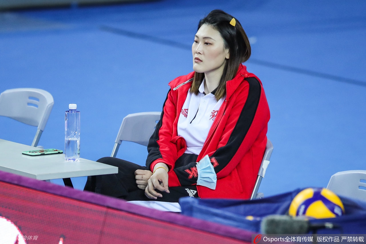 久违了！王一梅场边观战辽宁女排