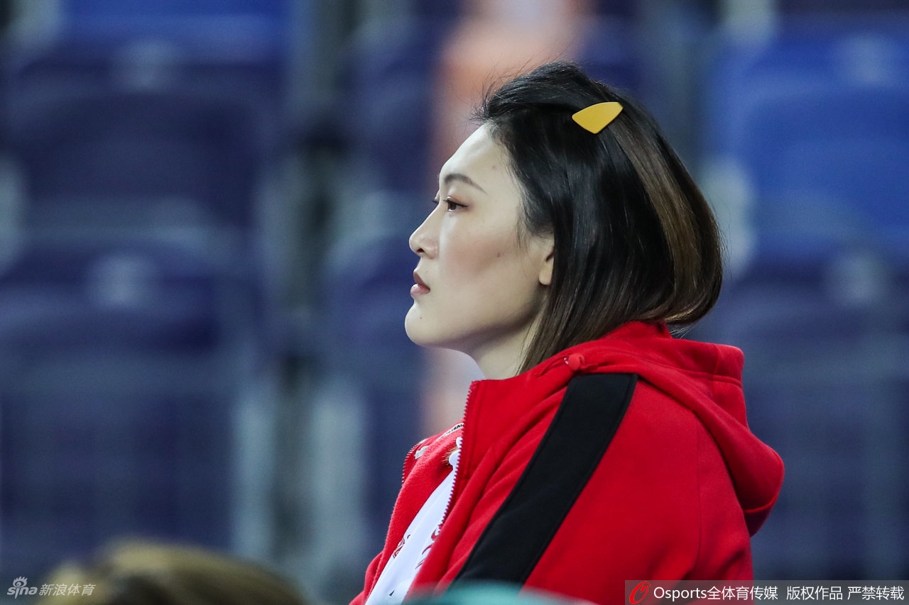 久违了！王一梅场边观战辽宁女排