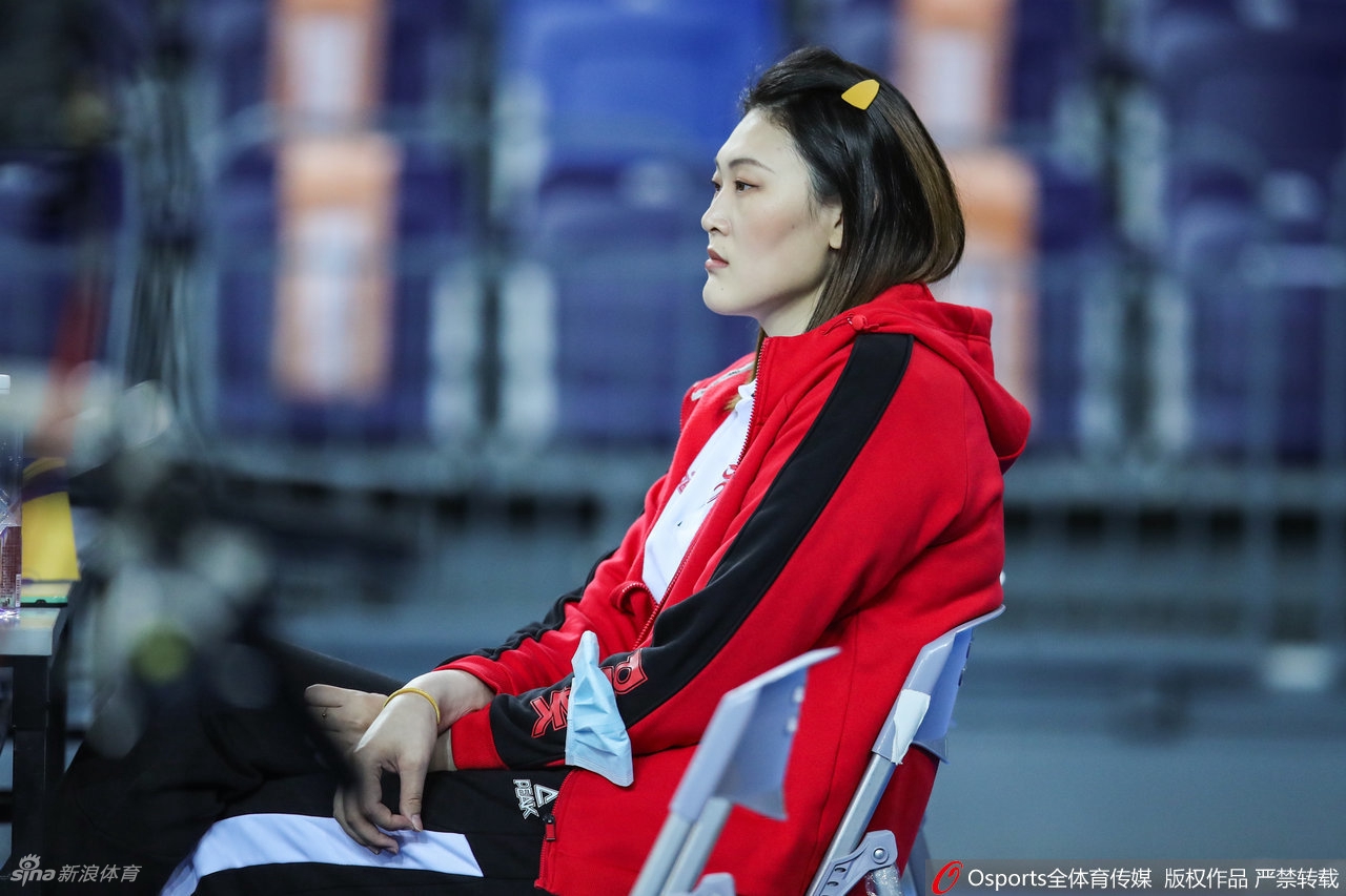 久违了！王一梅场边观战辽宁女排