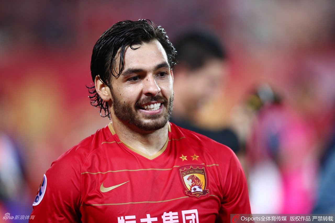 高拉特自由转会加盟桑托斯队 身披10号战袍