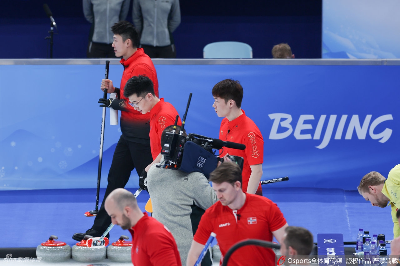男子冰壶中国队对阵瑞典队