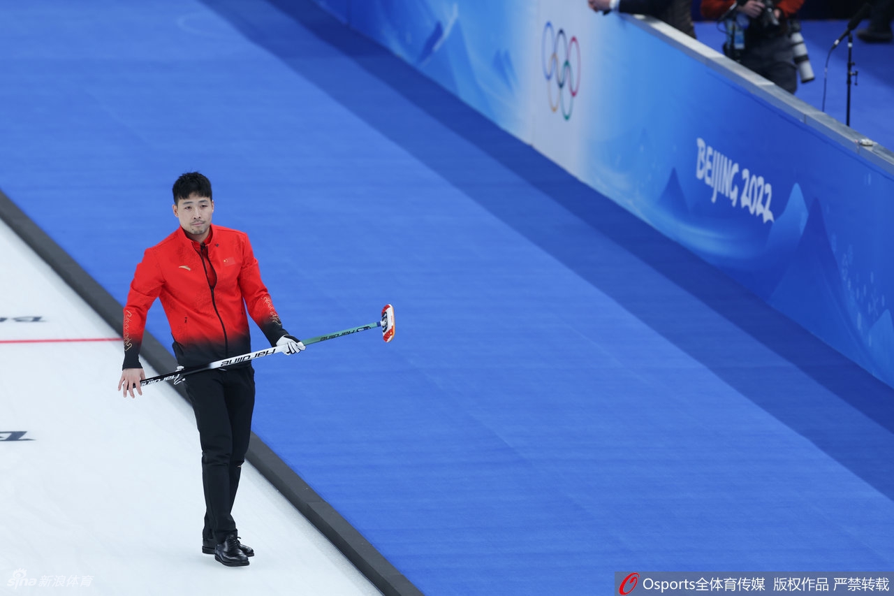 男子冰壶中国队对阵瑞典队