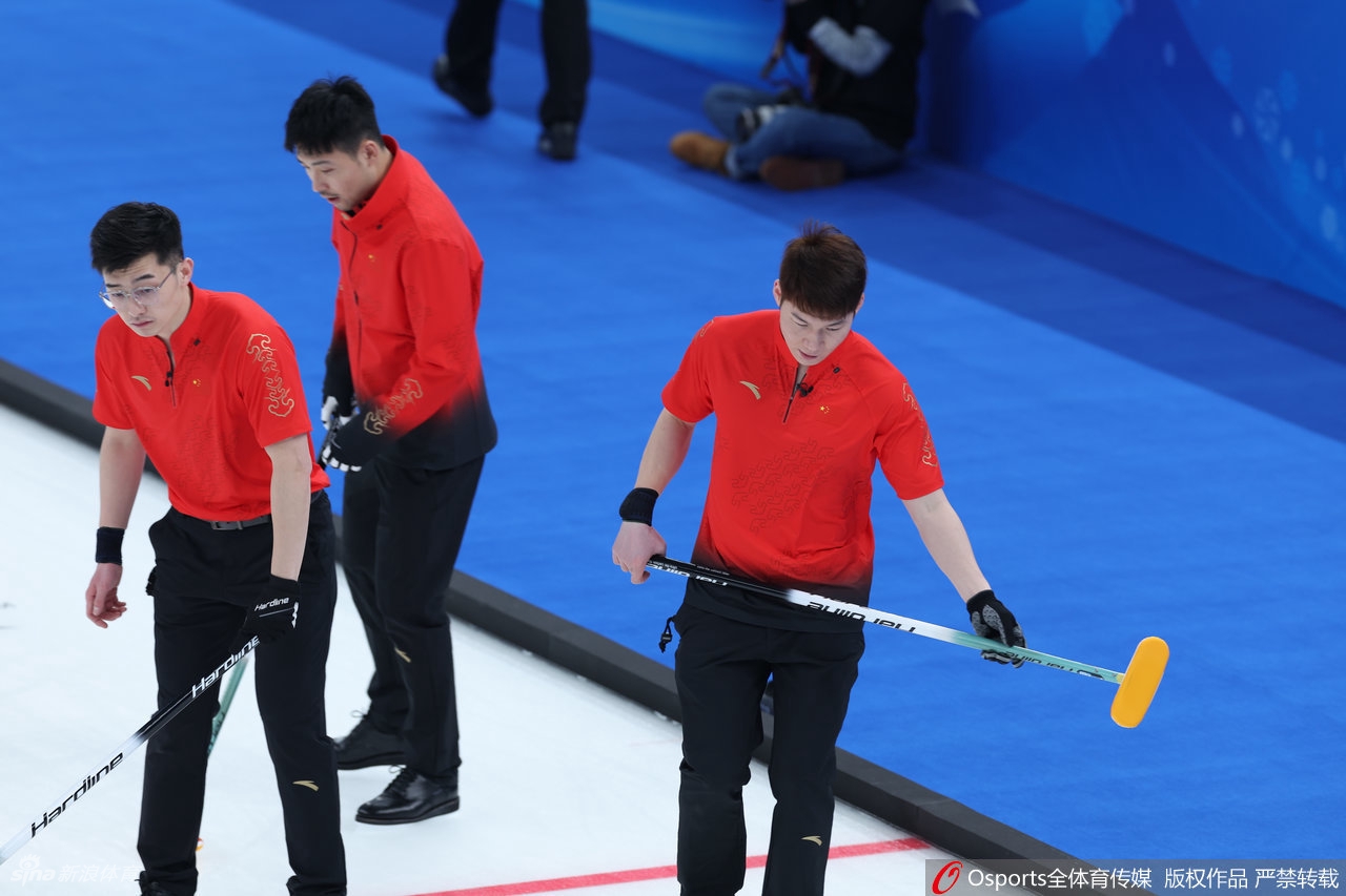 男子冰壶中国队对阵瑞典队