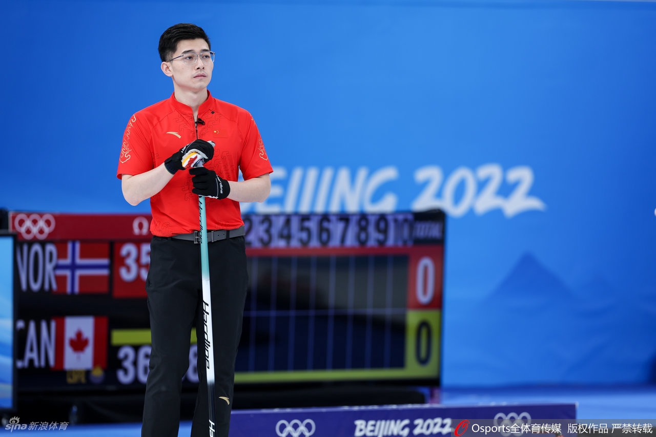 男子冰壶中国队4-7负俄罗斯