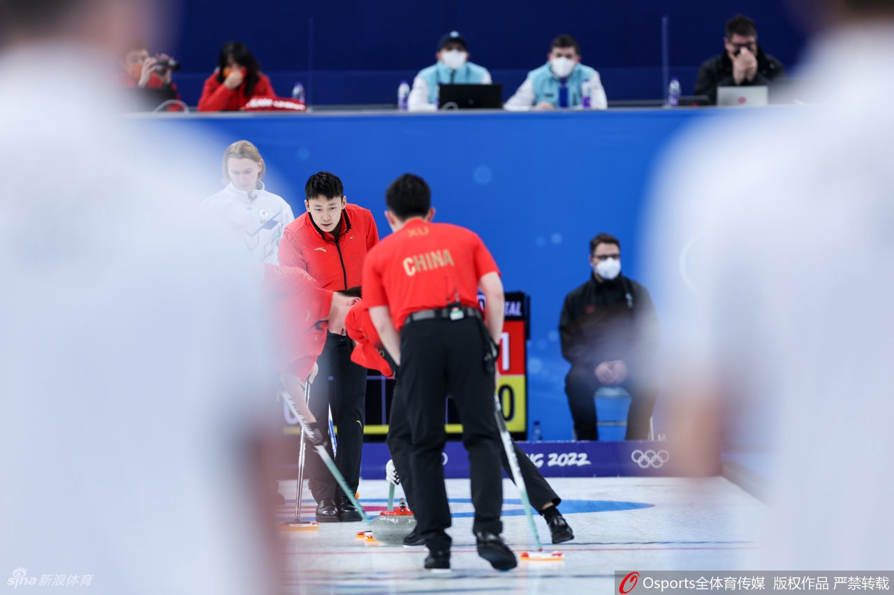 男子冰壶中国队4-7负俄罗斯