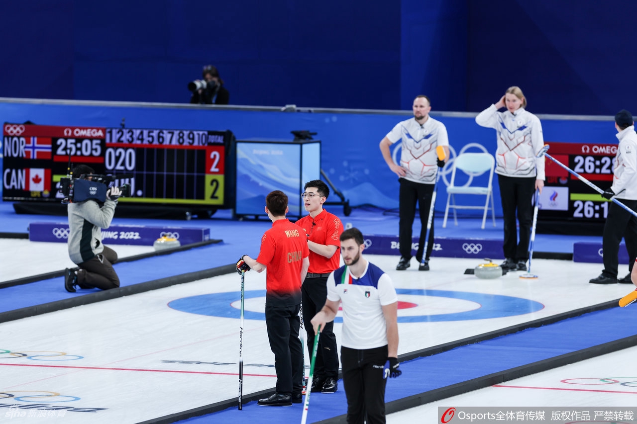 男子冰壶中国队4-7负俄罗斯