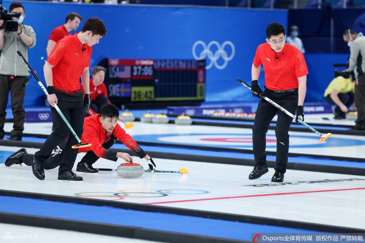 男子冰壶中国队4-7负俄罗斯