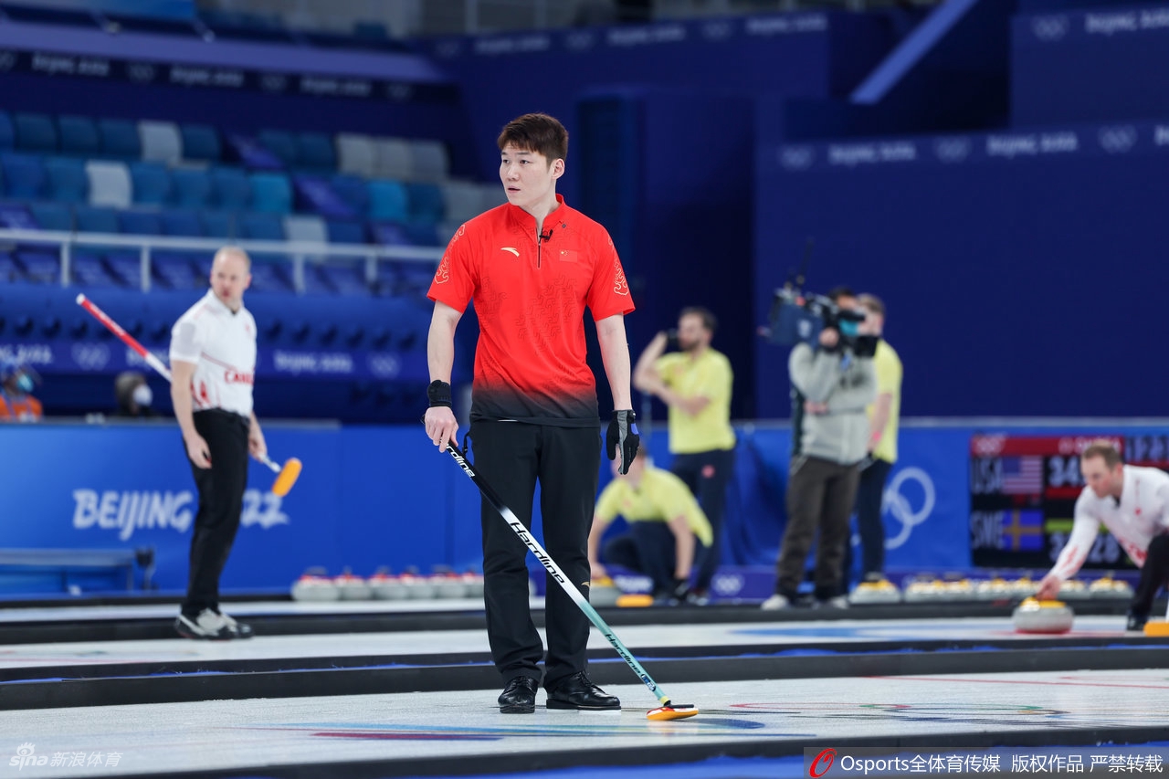 男子冰壶中国队4-7负俄罗斯