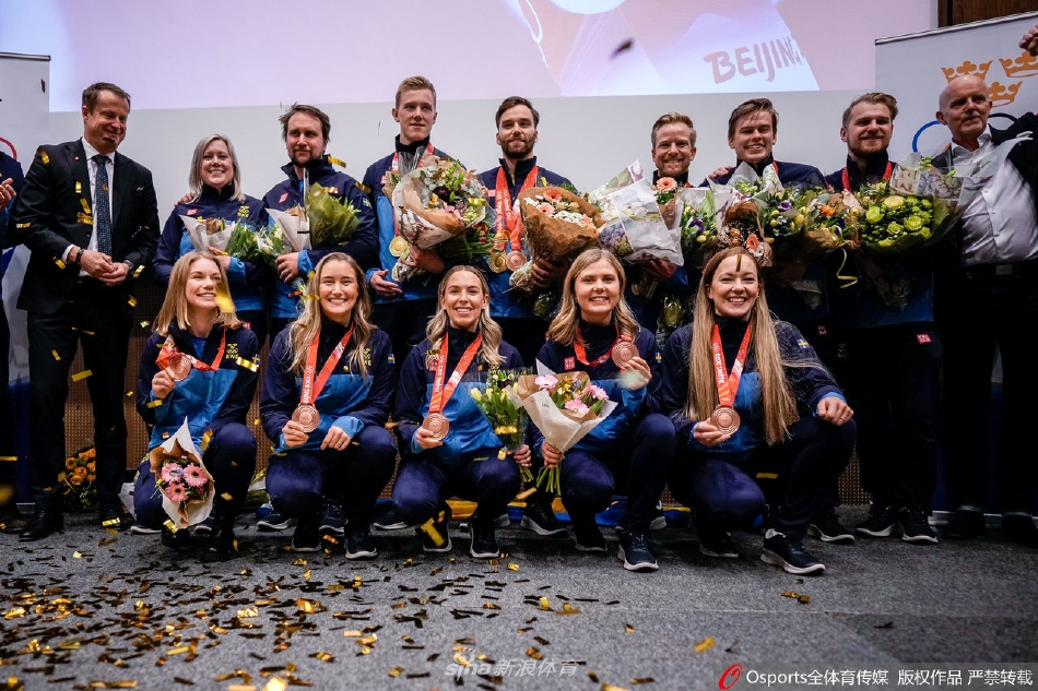 瑞典代表团载誉回国