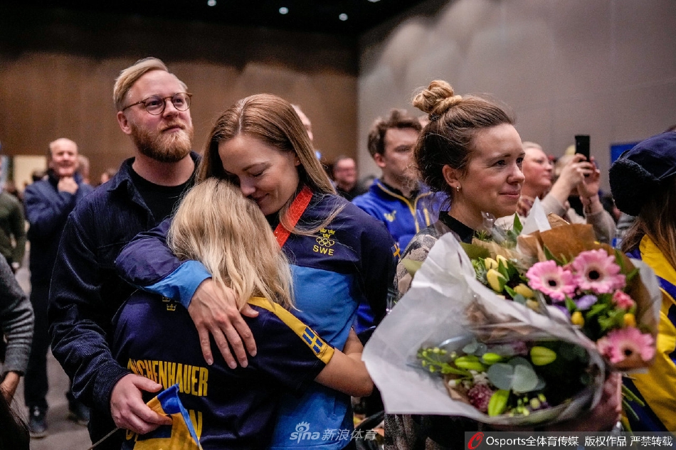 瑞典代表团载誉回国