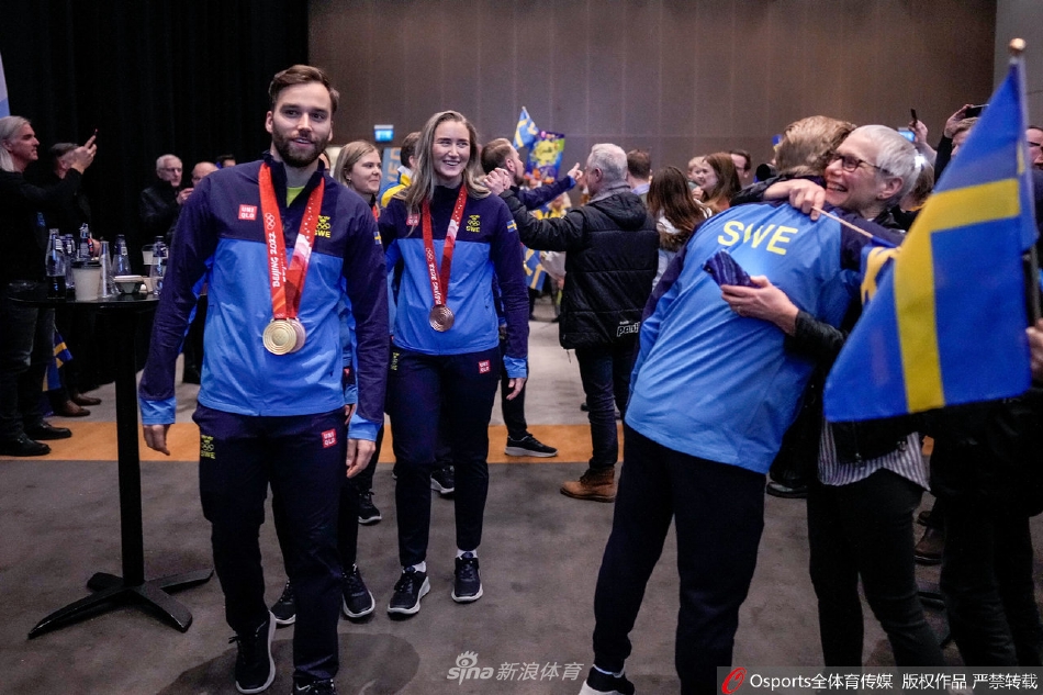 瑞典代表团载誉回国