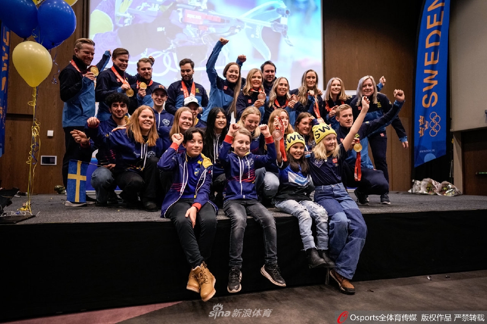 瑞典代表团载誉回国